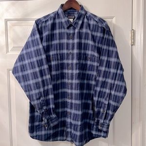 Patagonia men’s organic cotton button up long sleeve shirt. XL blue color